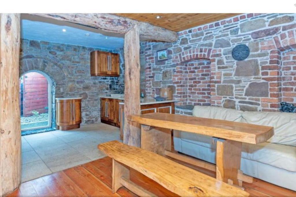 2 Bed Sandstone Residence Newport  Exterior foto